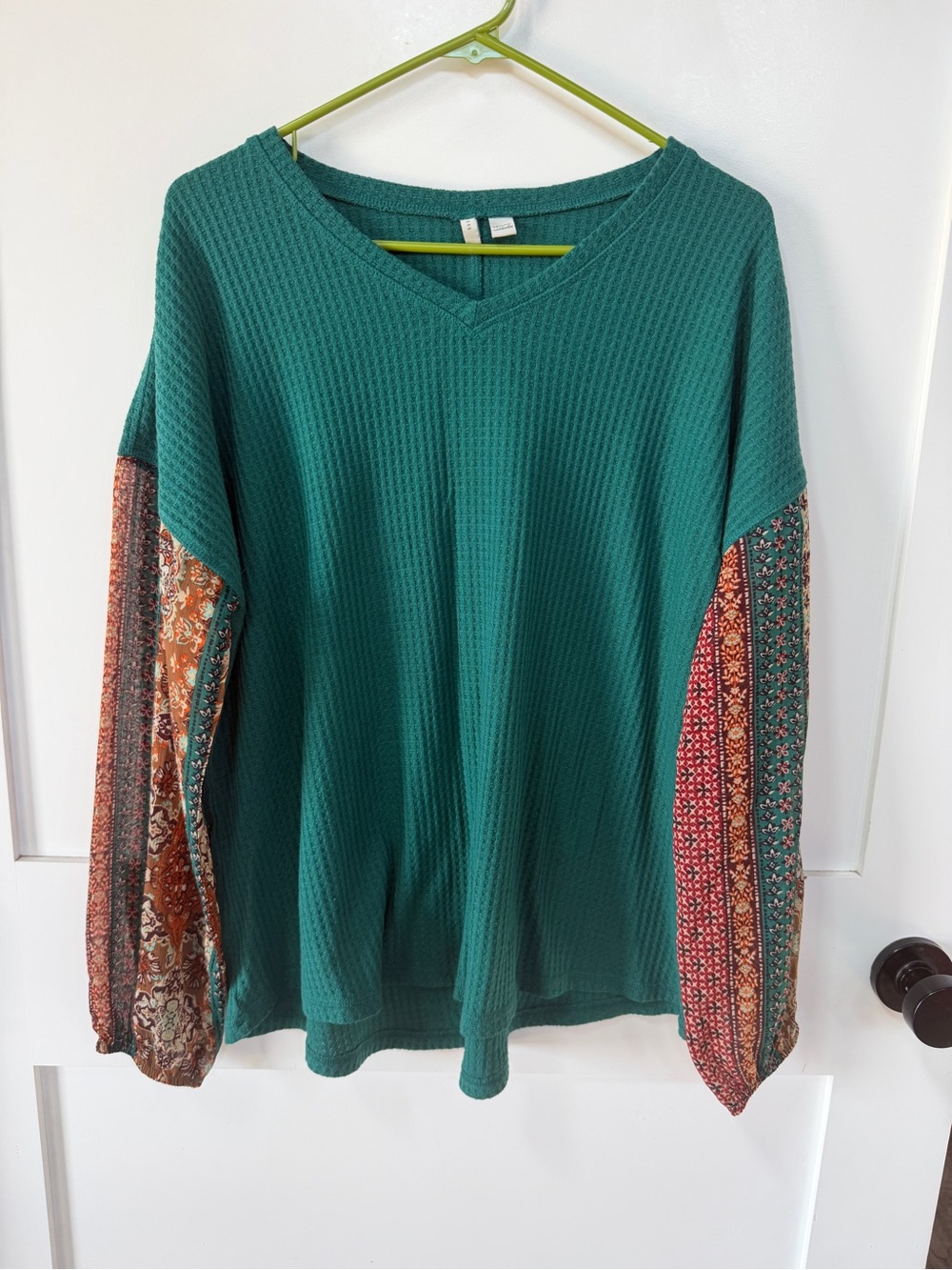 Cato Women’s Green V-Neck Waffle Knit Top with Patterned Balloon Sleeves 14 16